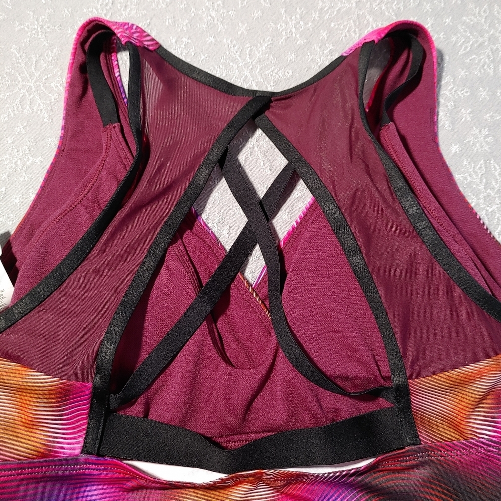 Nike New Women's Sport Top - Picture 3 of 6